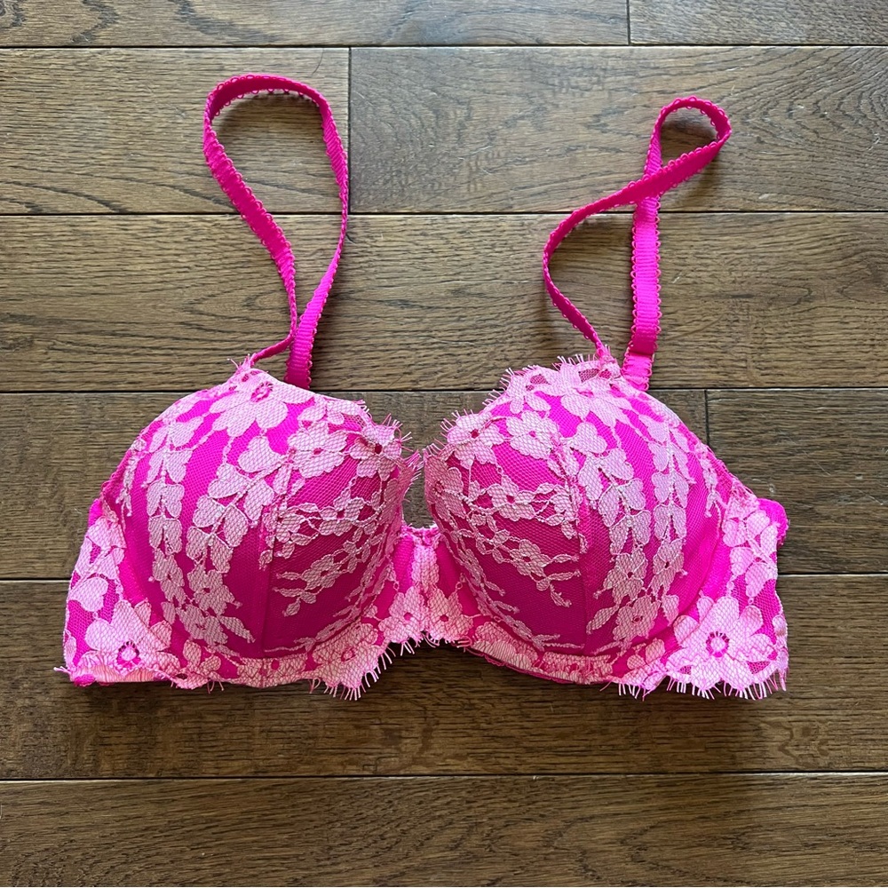 Victoria's Secret Bra - Picture 2 of 9